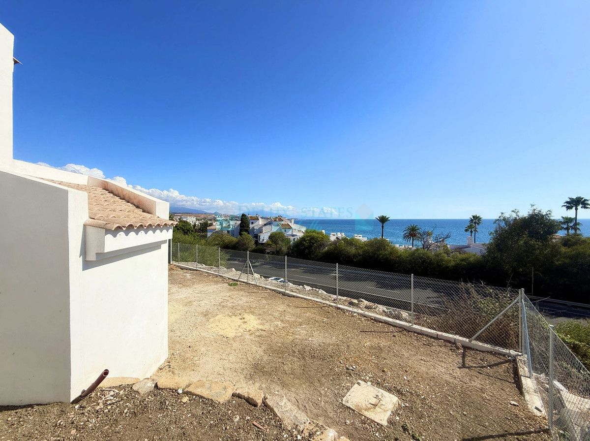 Semi Detached Villa for sale in Estepona