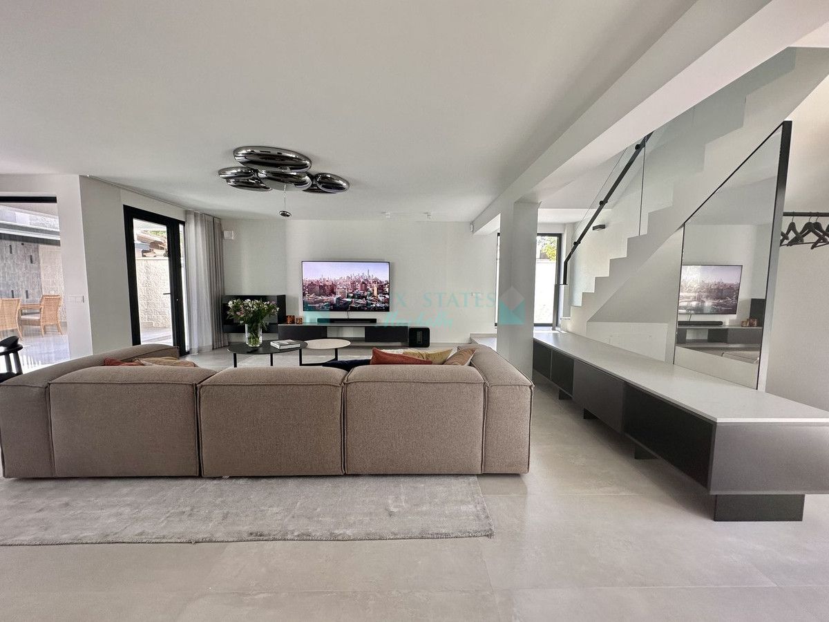 Villa for sale in Marbella - Puerto Banus