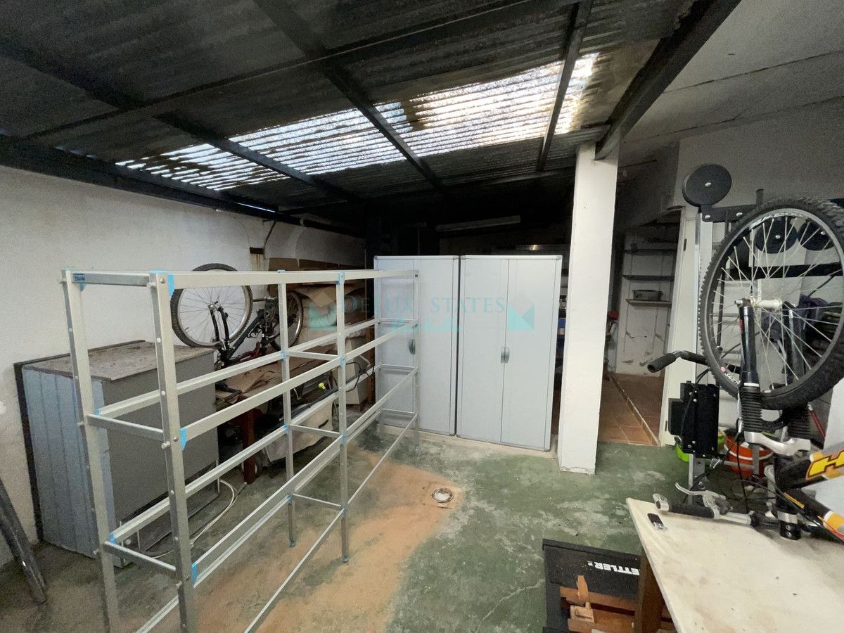 Bar for sale in El Paraiso, Estepona