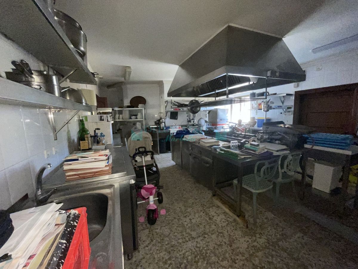 Bar for sale in El Paraiso, Estepona