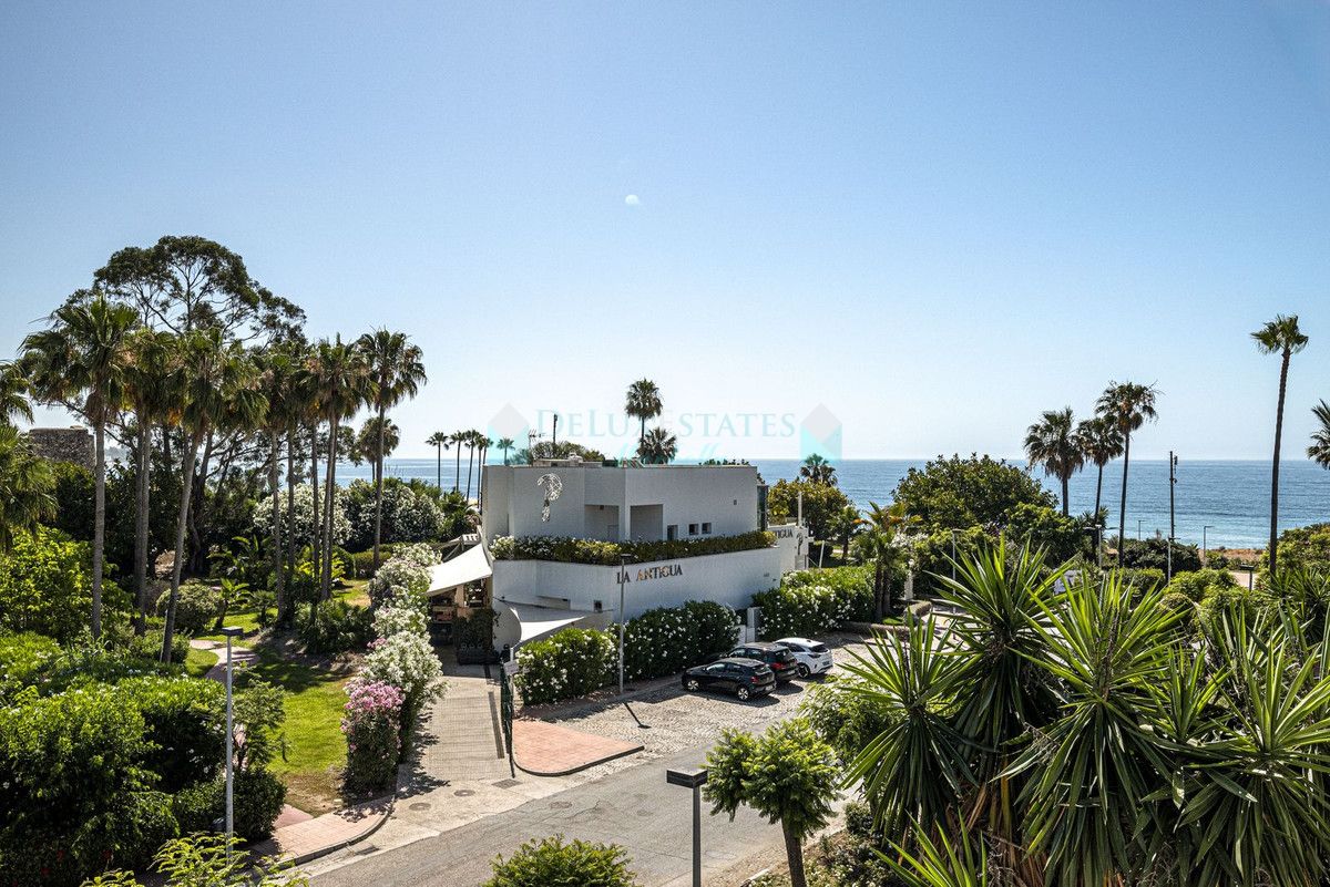Penthouse for sale in Costalita, Estepona