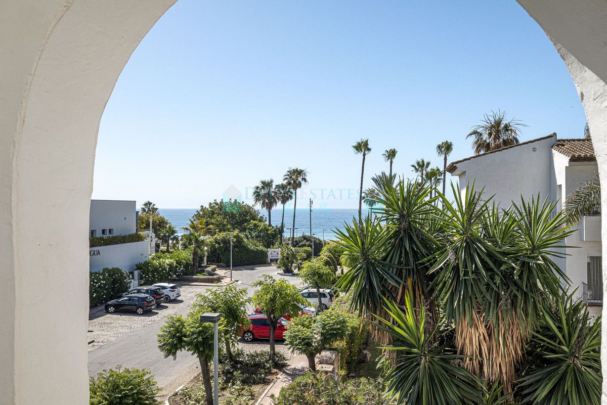 Penthouse for sale in Costalita, Estepona