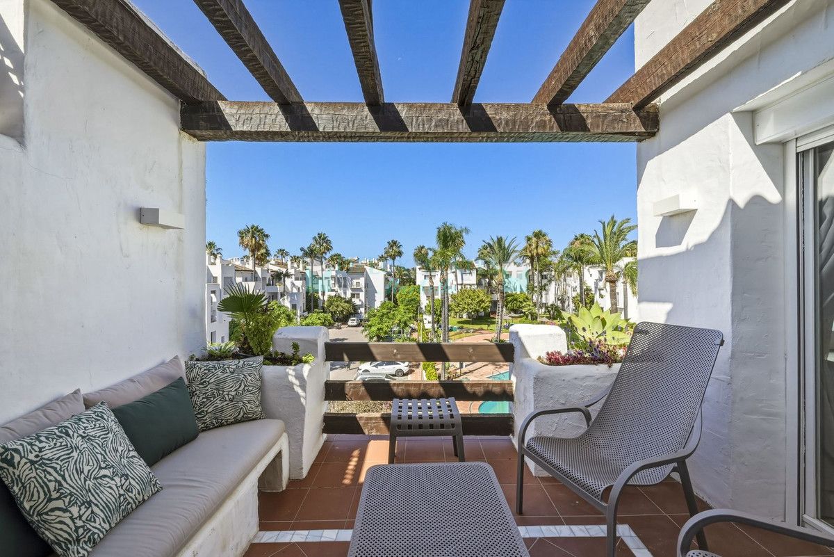 Penthouse for sale in Costalita, Estepona