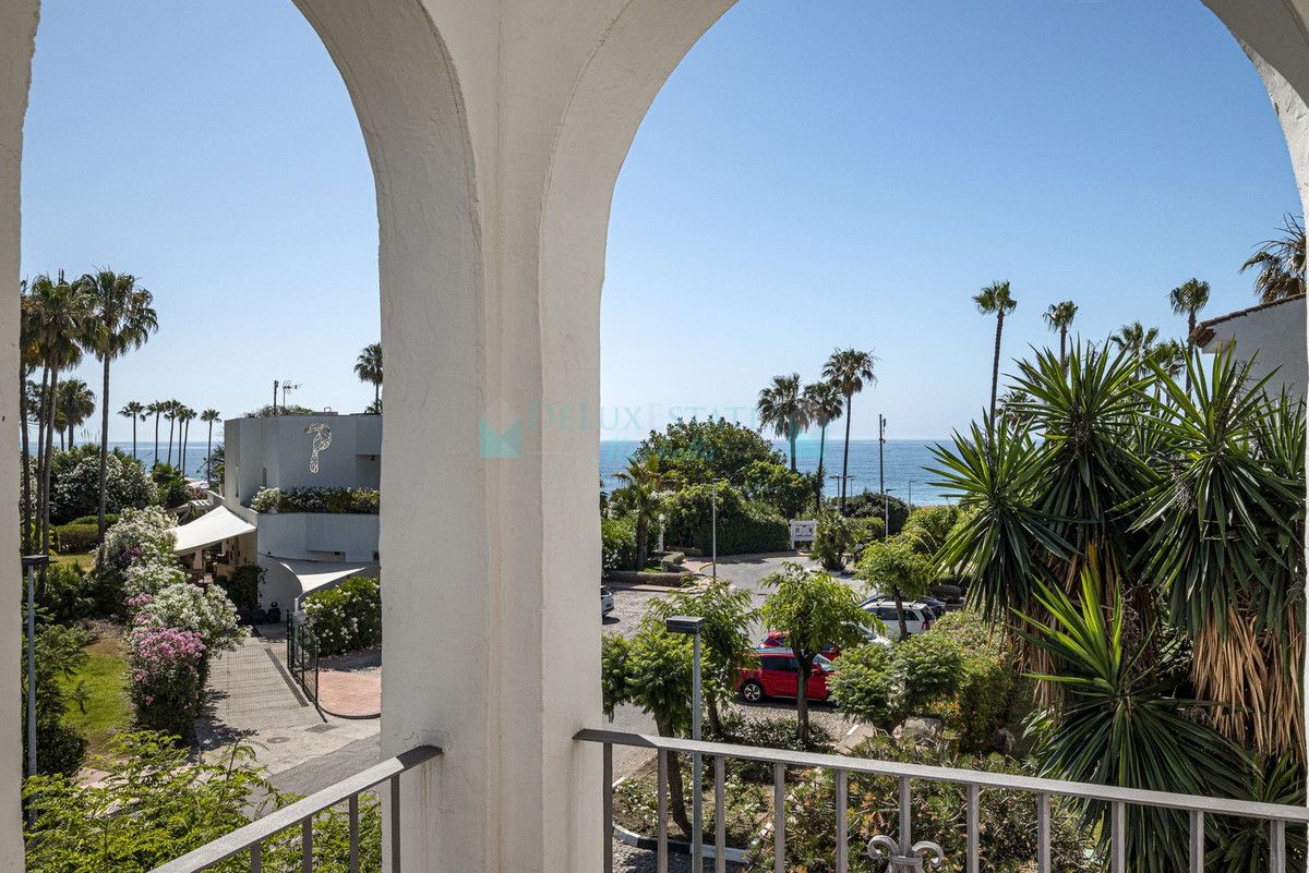Penthouse for sale in Costalita, Estepona