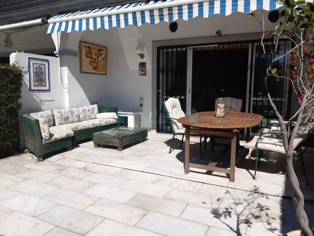 Town House for sale in Cabopino, Marbella East