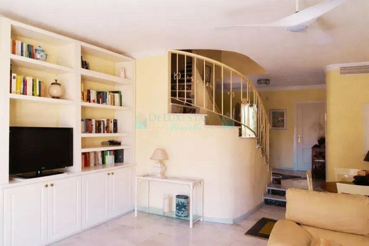 Town House for sale in Cabopino, Marbella East