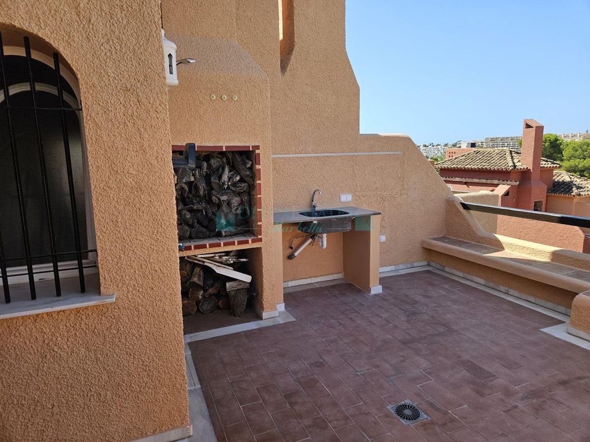 Town House for sale in Atalaya, Estepona