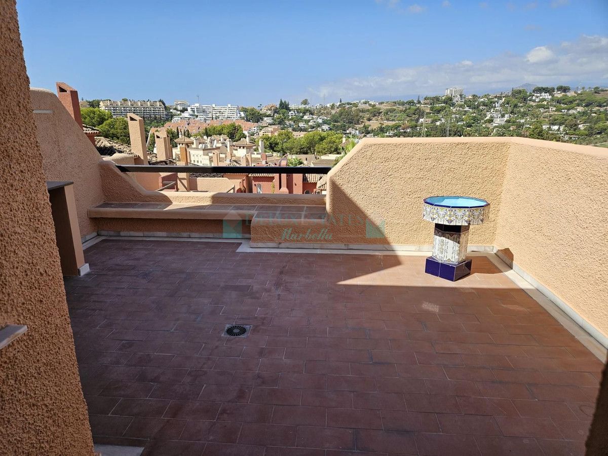 Town House for sale in Atalaya, Estepona
