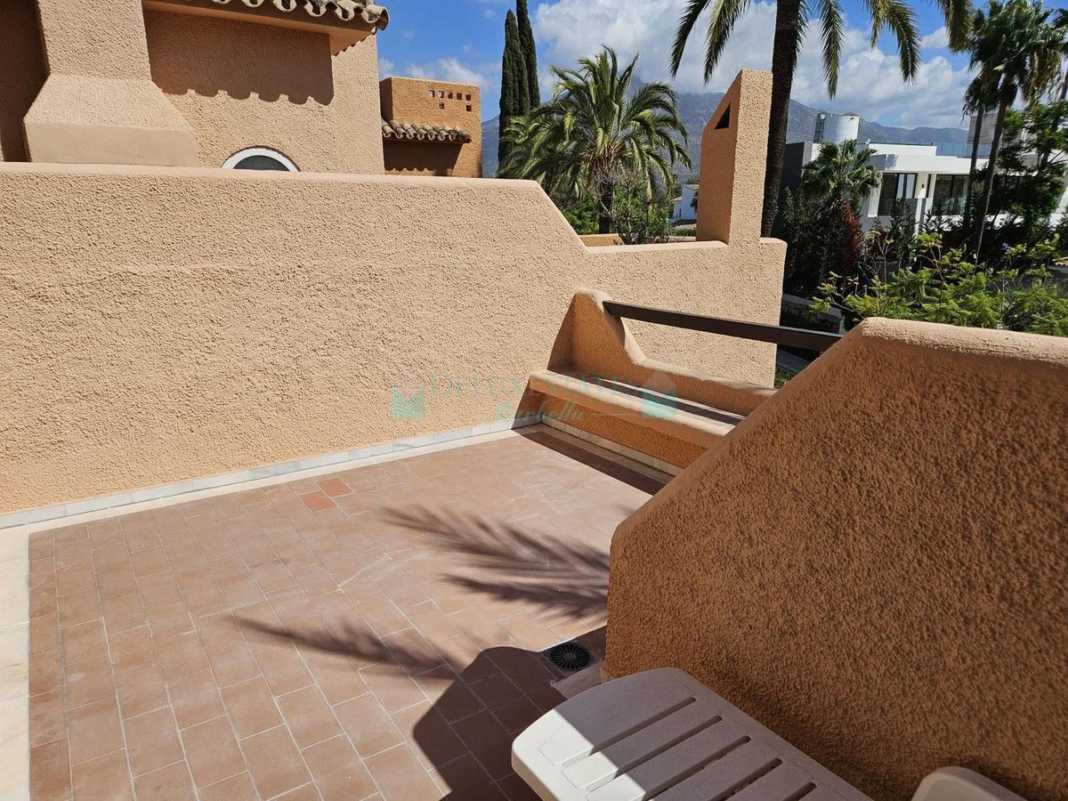 Town House for sale in Atalaya, Estepona