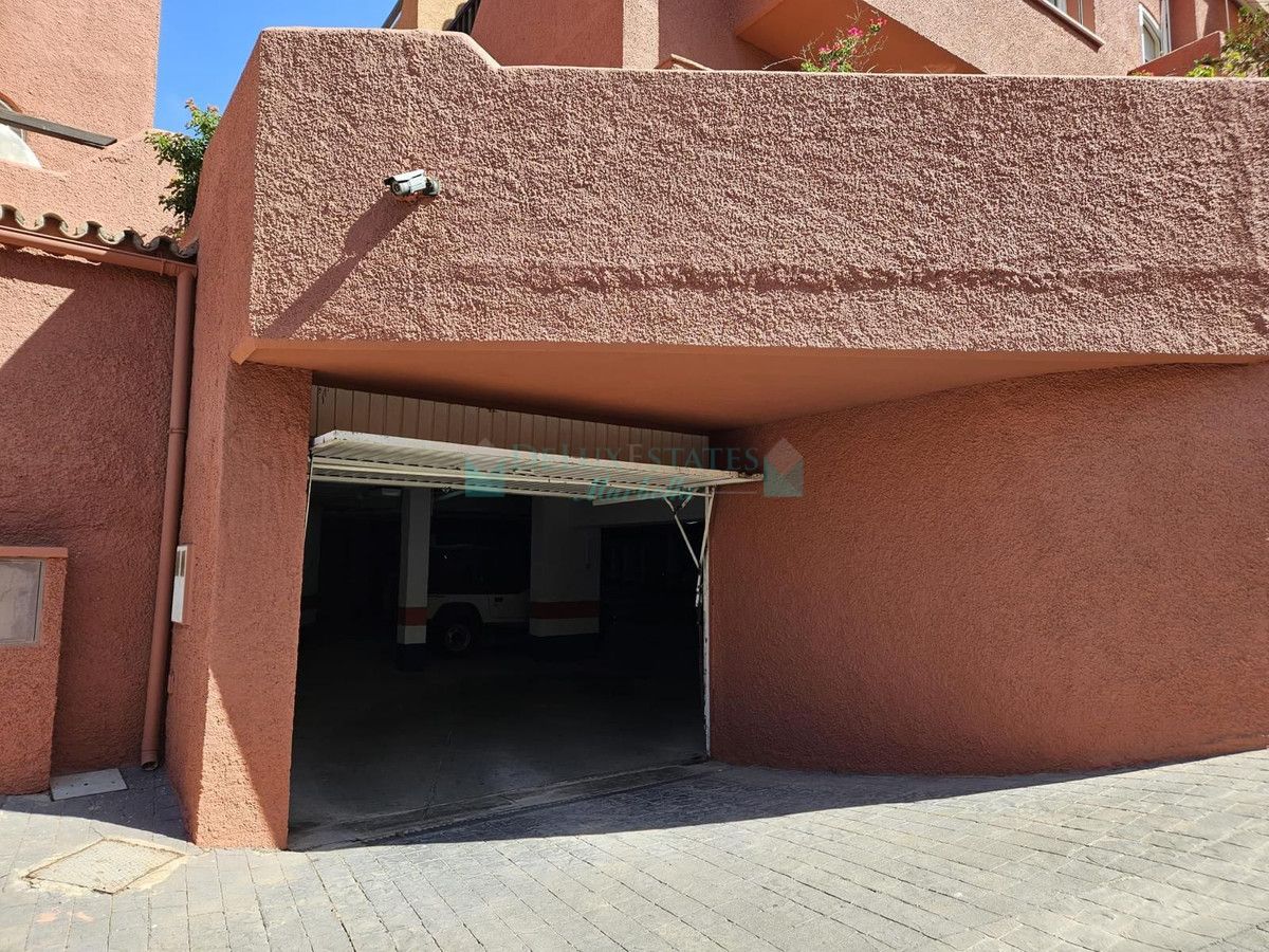 Town House for sale in Atalaya, Estepona