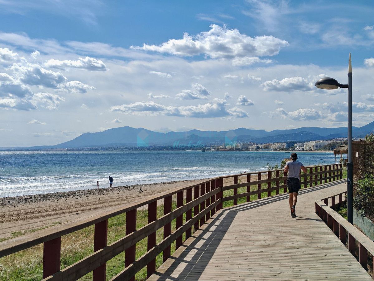 Apartment for rent in Rio Real, Marbella East