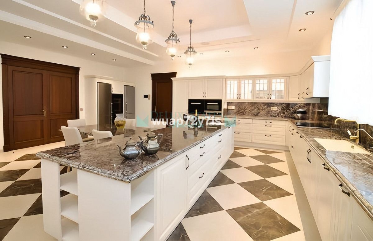 Villa for sale in Guadalmina Baja, San Pedro de Alcantara