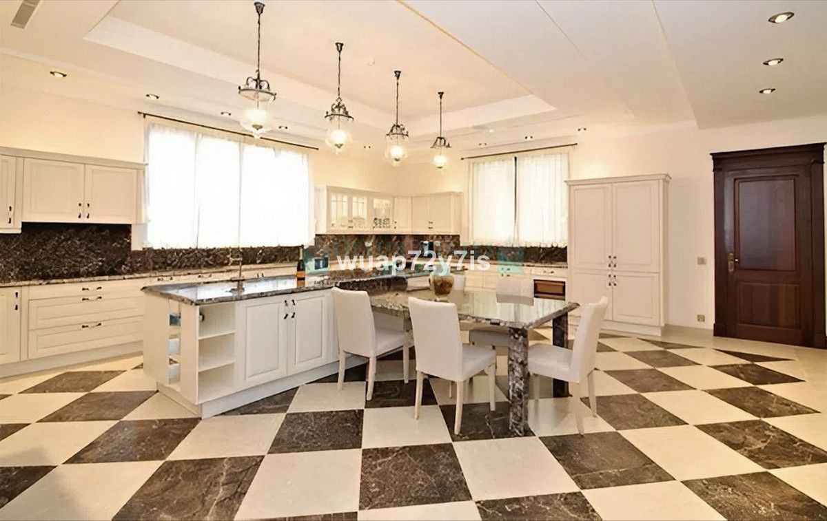 Villa for sale in Guadalmina Baja, San Pedro de Alcantara