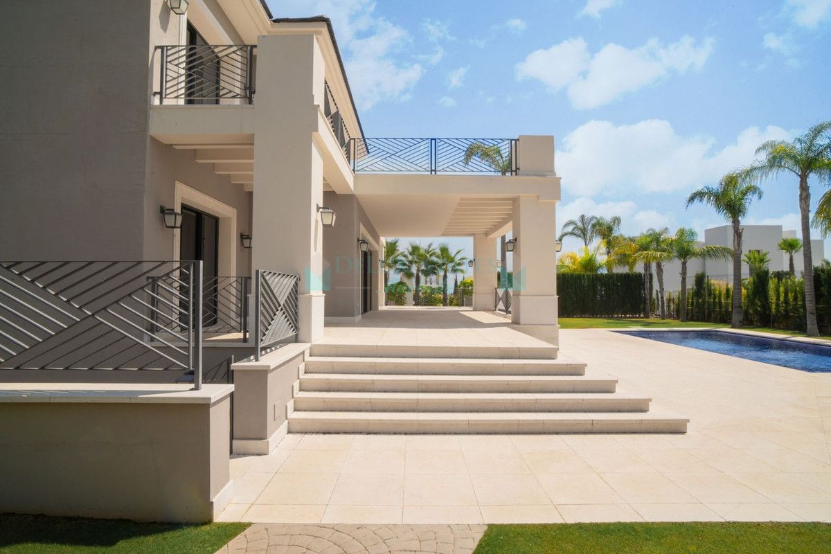 Villa for sale in Los Flamingos, Benahavis