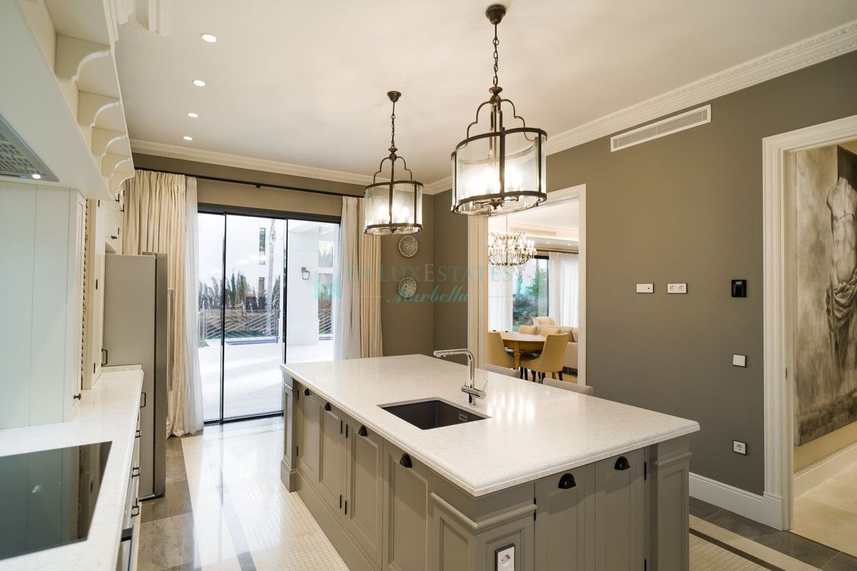 Villa for sale in Los Flamingos, Benahavis