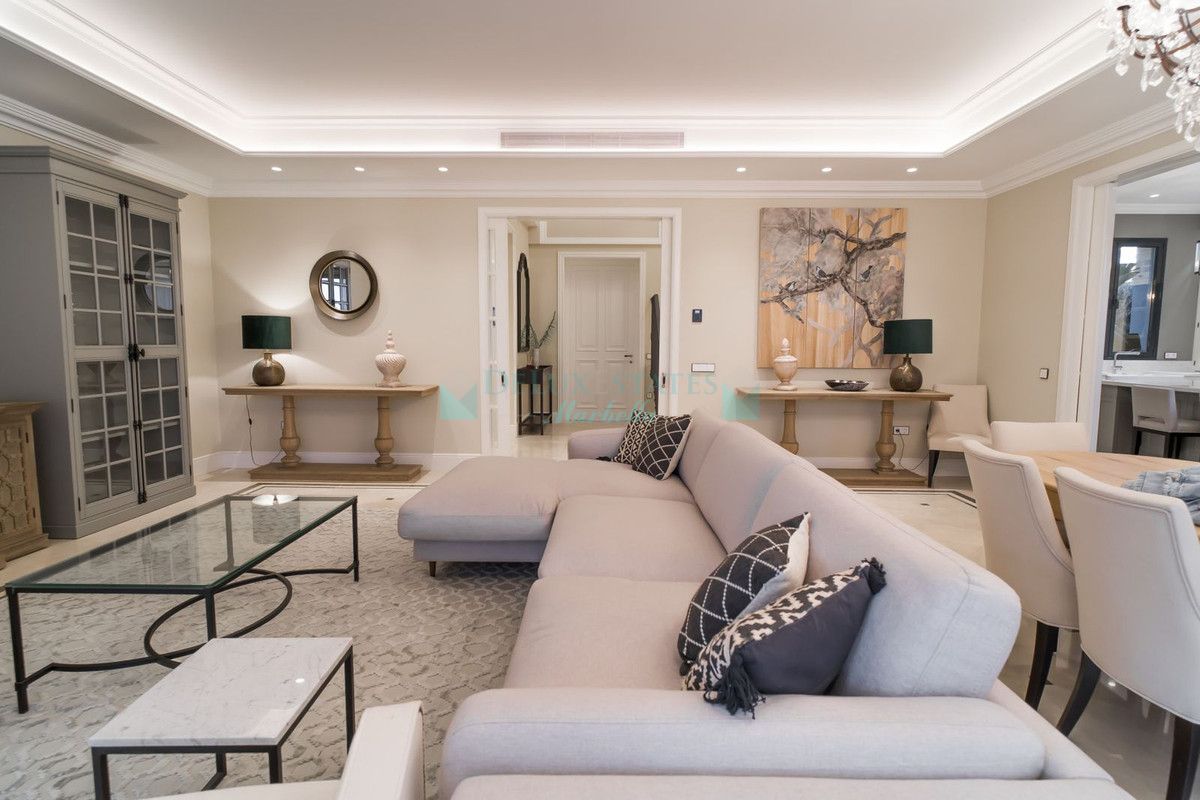 Villa for sale in Los Flamingos, Benahavis