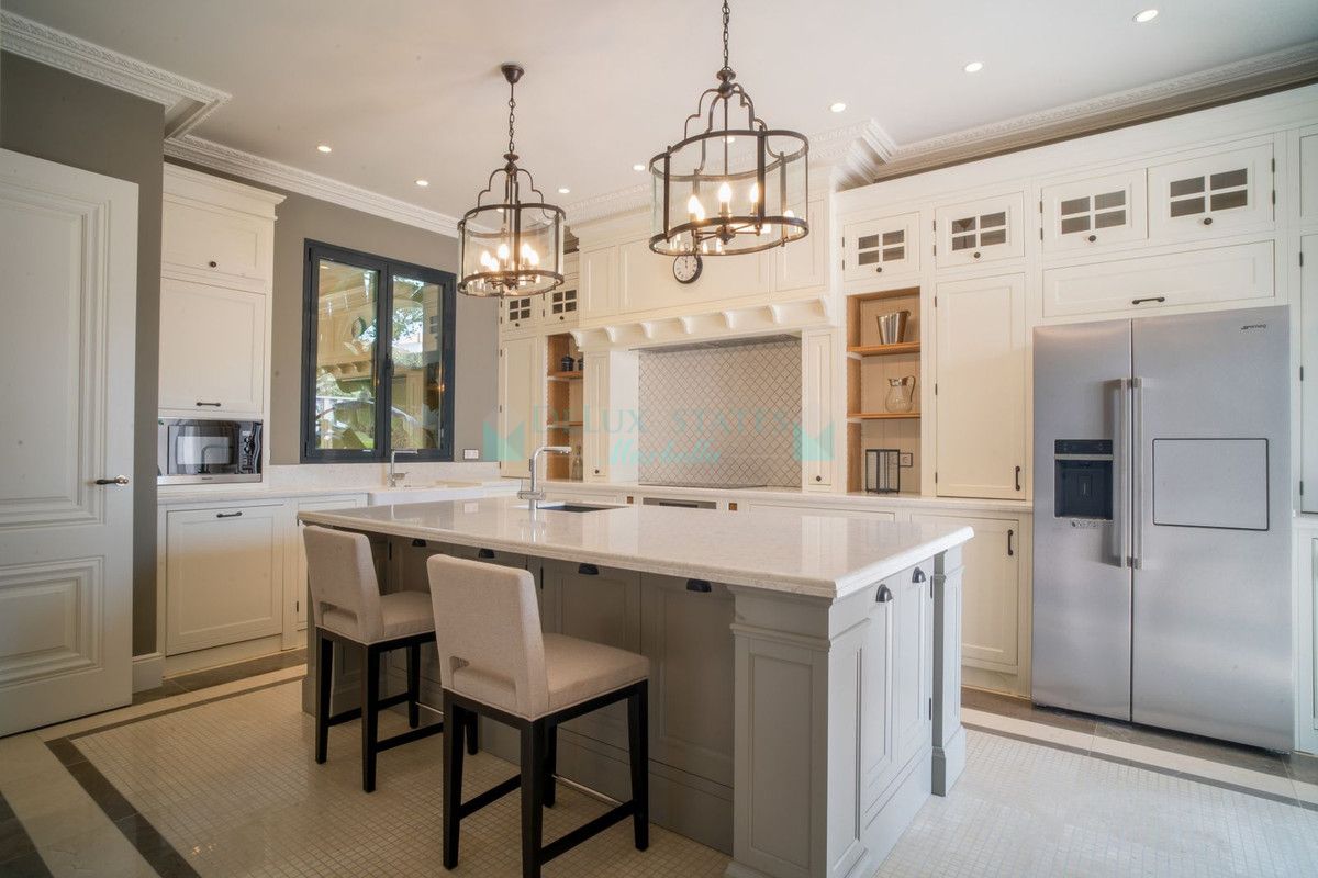 Villa for sale in Los Flamingos, Benahavis