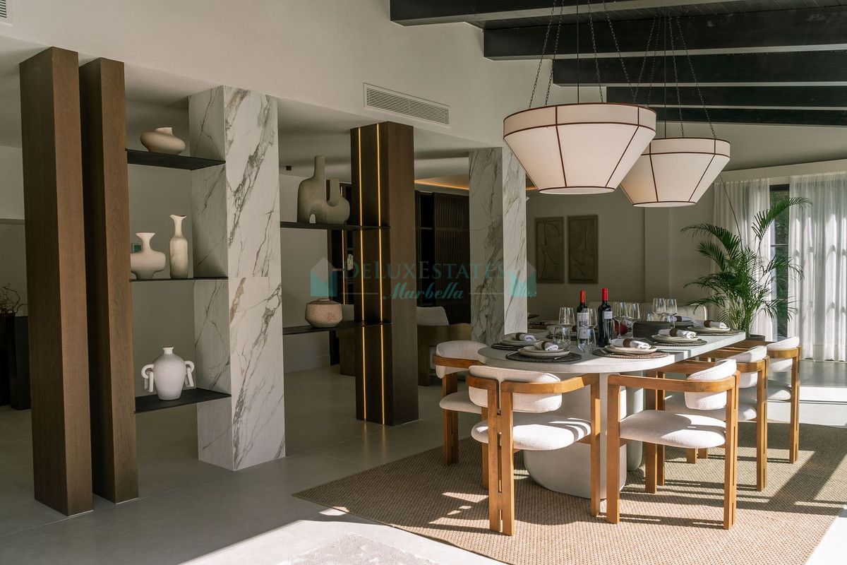 Villa for sale in Nueva Andalucia