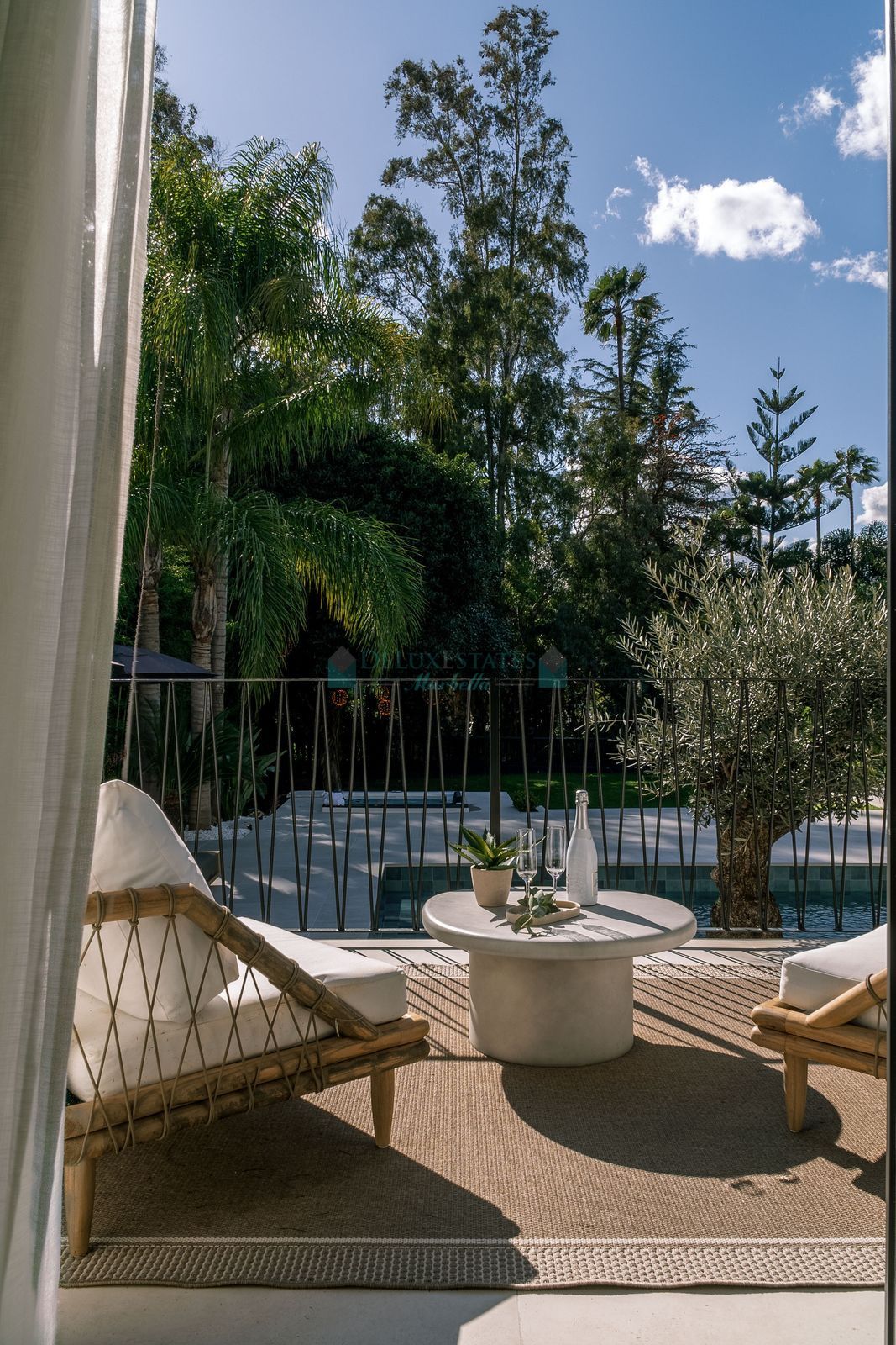 Villa for sale in Nueva Andalucia