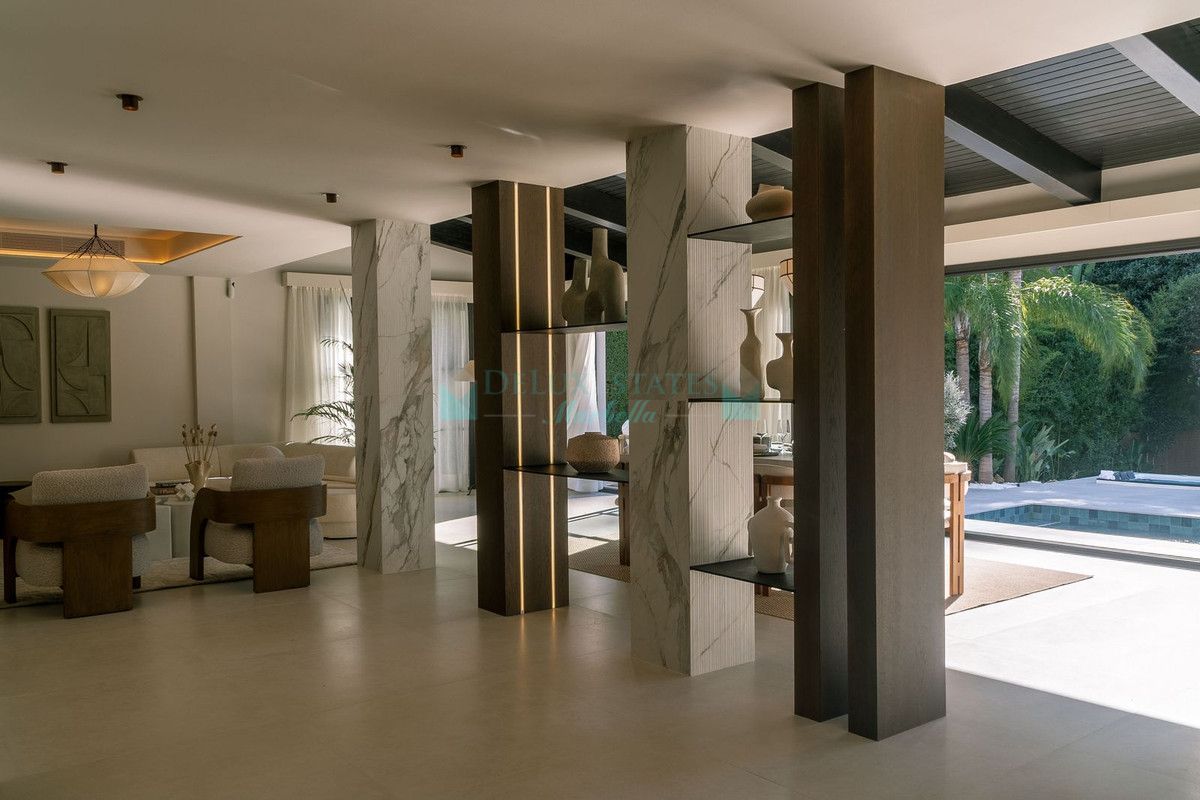 Villa for sale in Nueva Andalucia