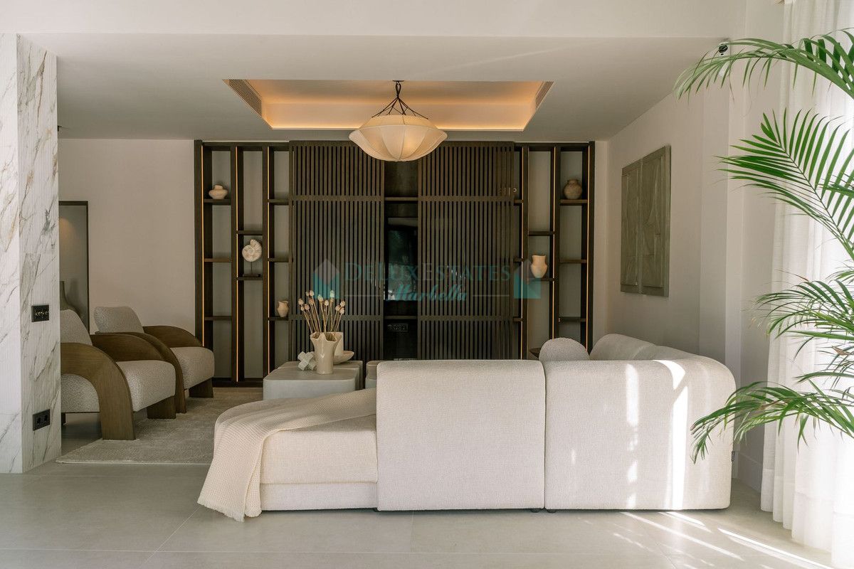 Villa for sale in Nueva Andalucia