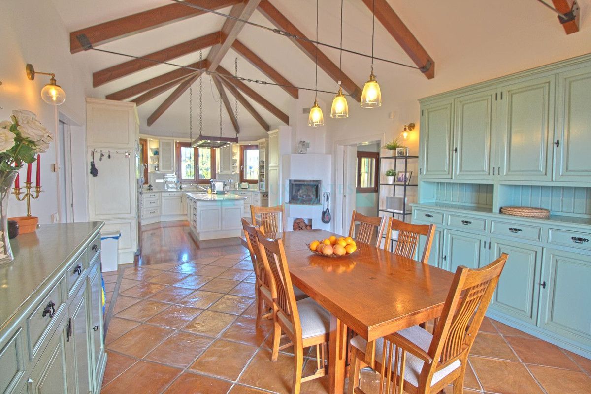 Finca for sale in Estepona