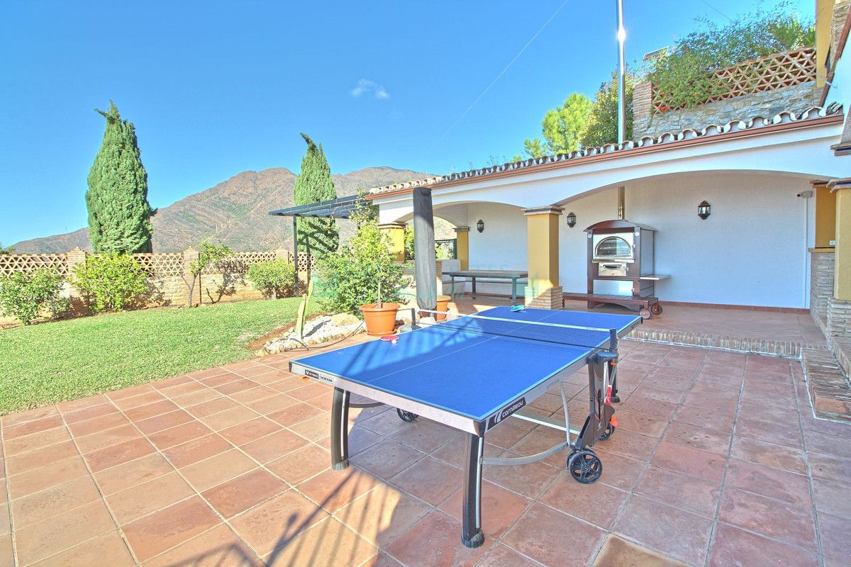 Finca for sale in Estepona