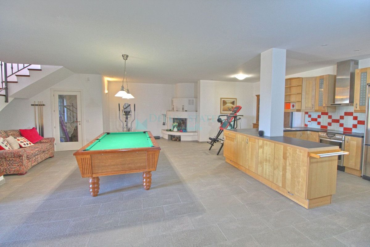 Finca for sale in Estepona