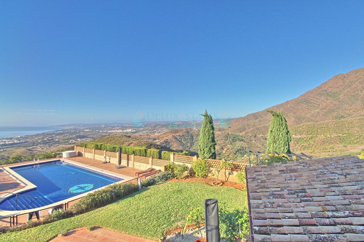 Finca for sale in Estepona