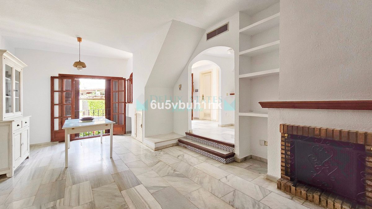 Town House for sale in Estepona