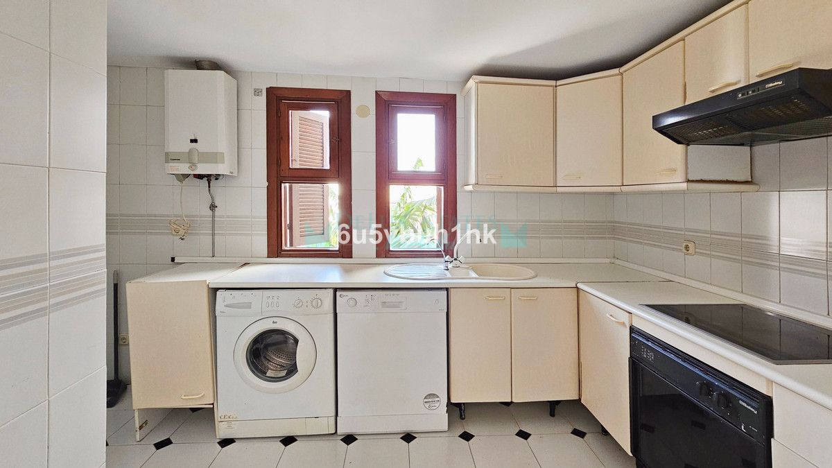 Town House for sale in Estepona