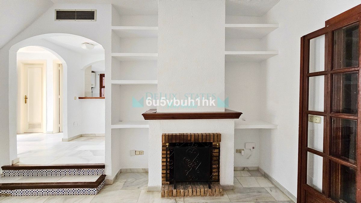 Town House for sale in Estepona