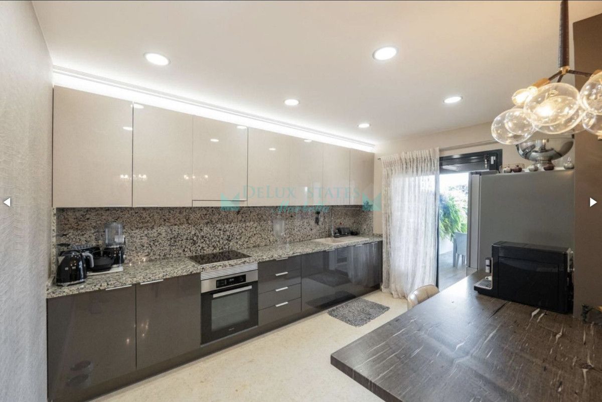 Ground Floor Apartment for sale in Benahavis