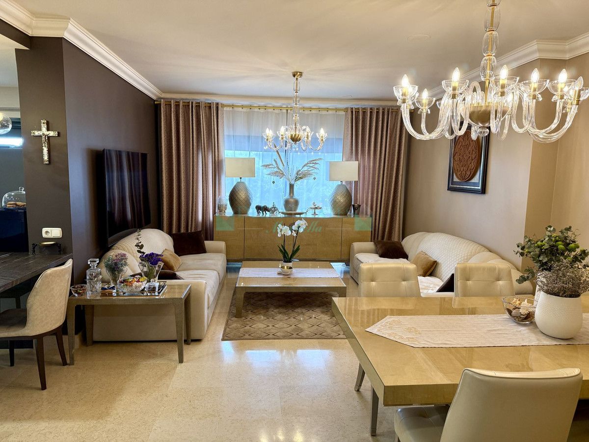 Ground Floor Apartment for sale in Benahavis