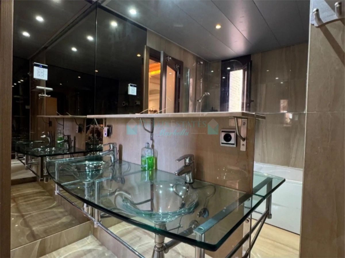 Apartment for sale in Estepona