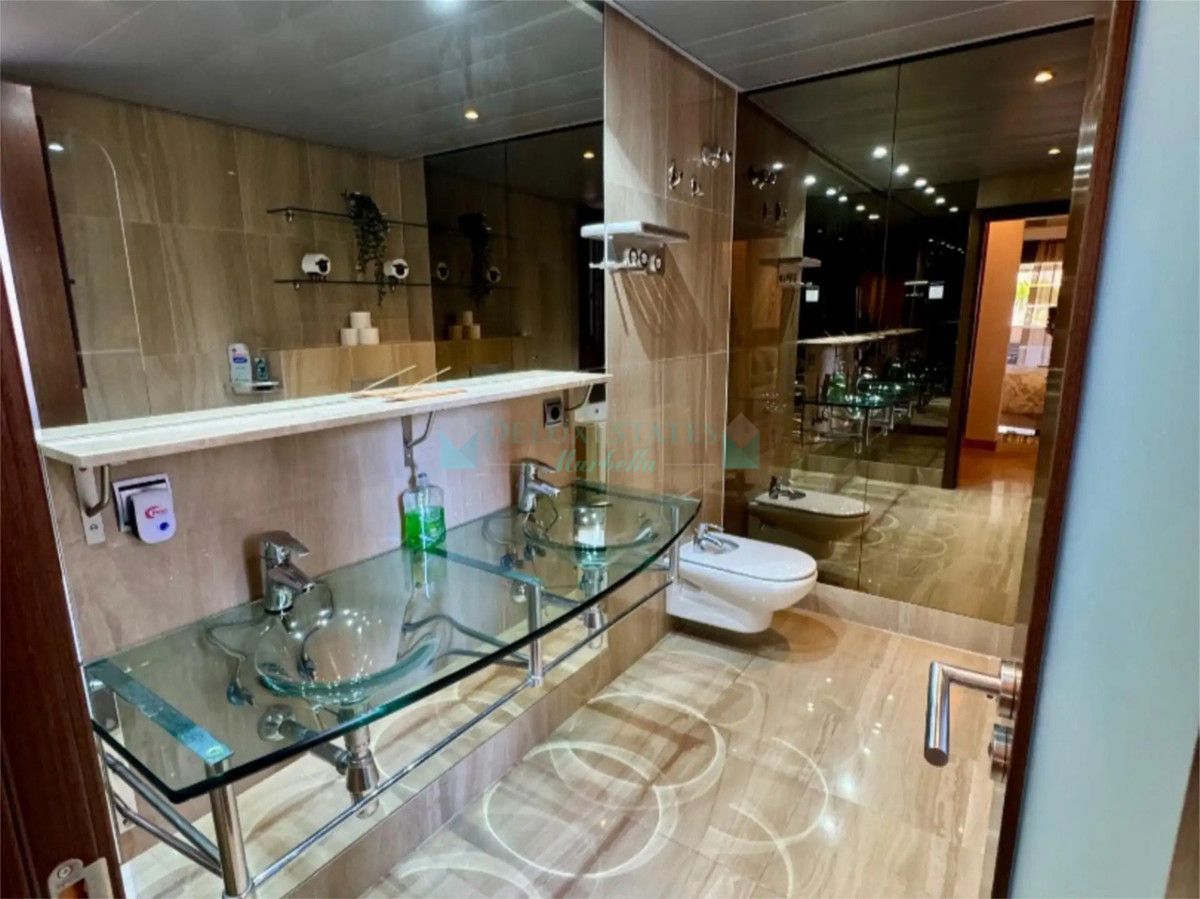 Apartment for sale in Estepona