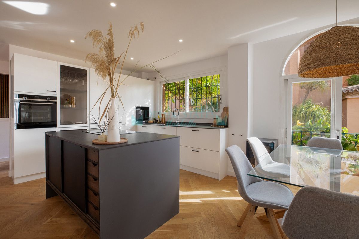 Penthouse for sale in Nueva Andalucia