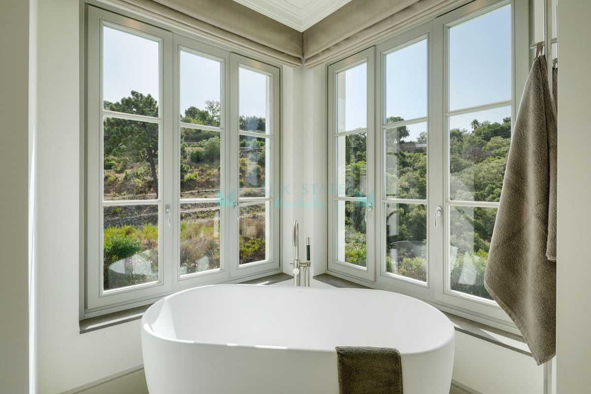 Villa for sale in Benahavis