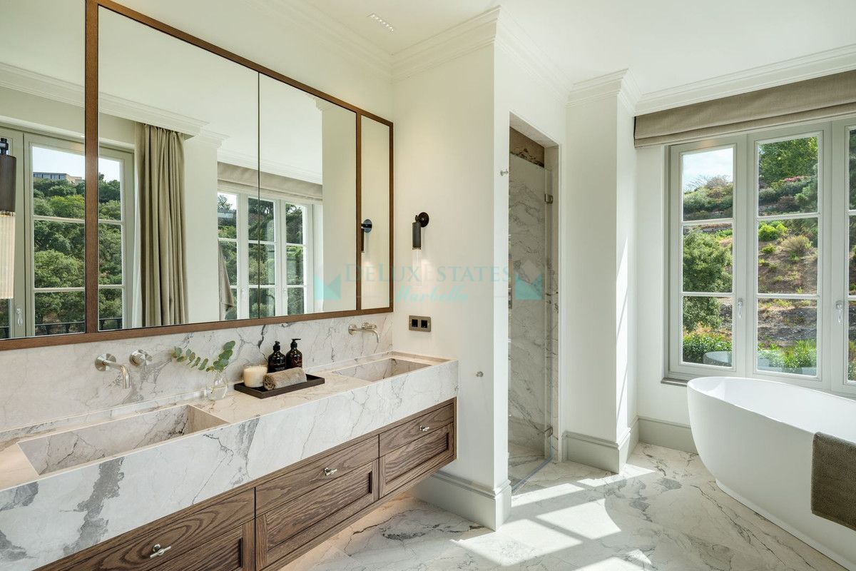 Villa for sale in Benahavis