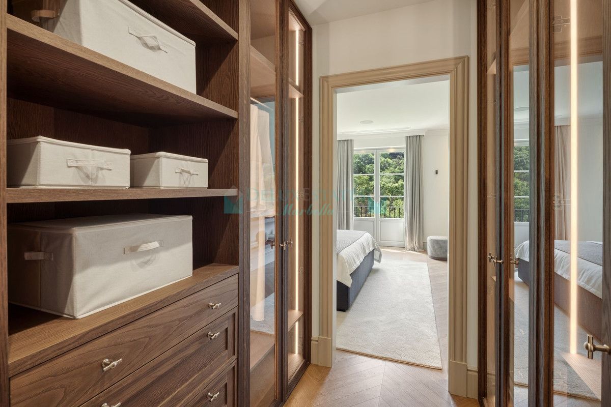 Villa for sale in Benahavis