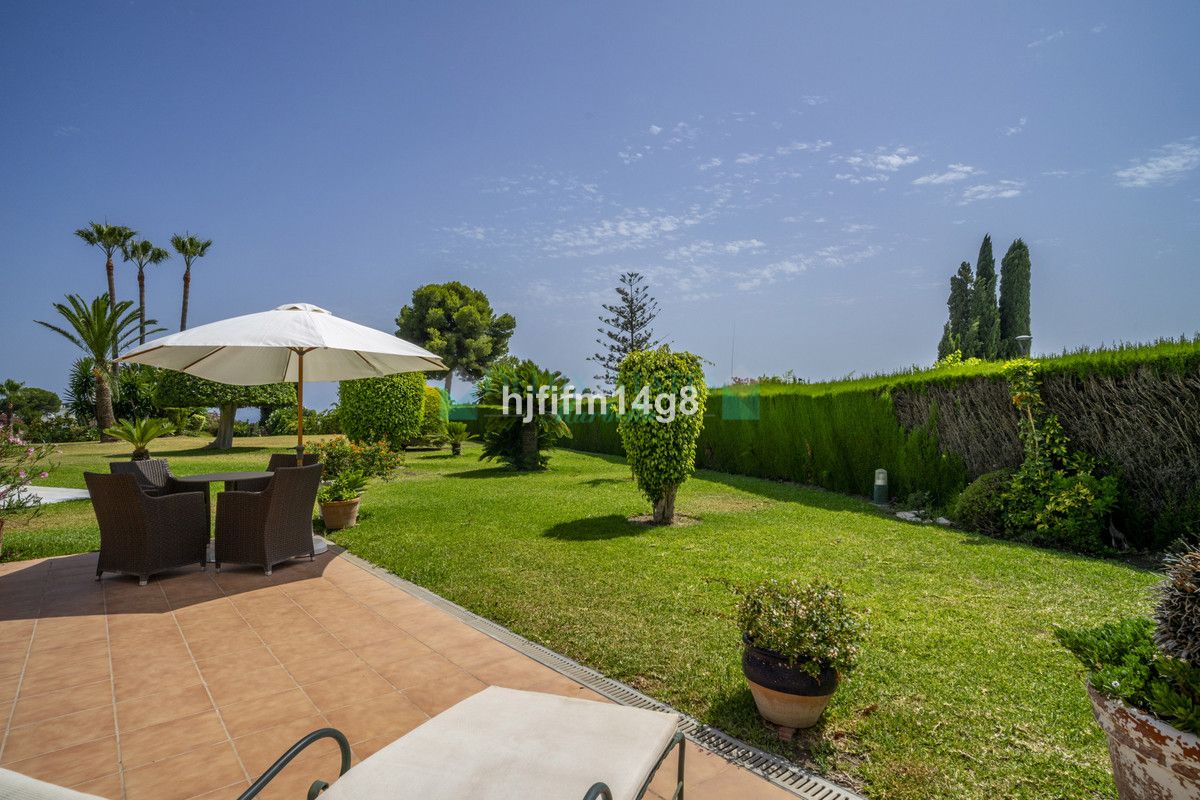 Town House for sale in Nueva Andalucia