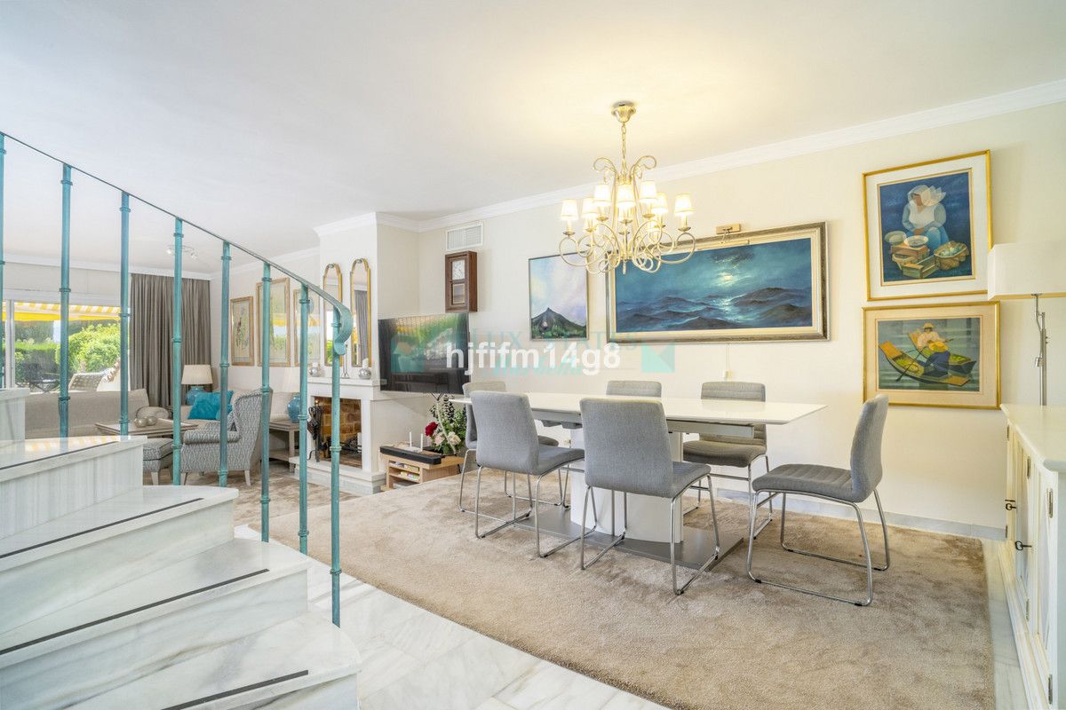 Town House for sale in Nueva Andalucia