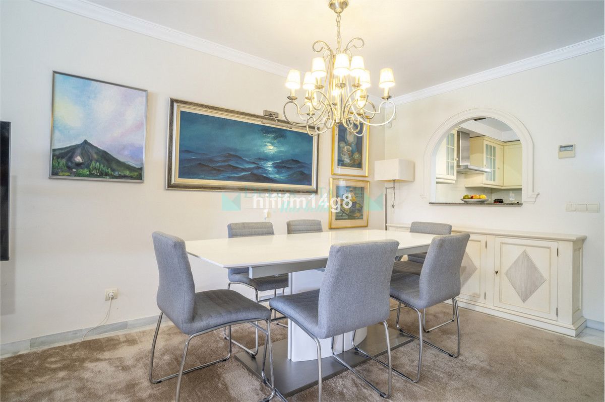 Town House for sale in Nueva Andalucia