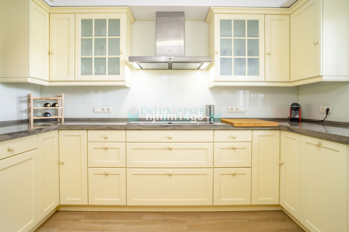 Town House for sale in Nueva Andalucia