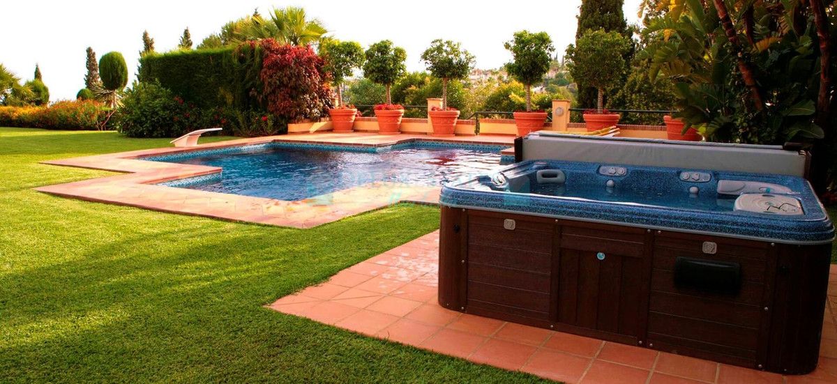 Villa for sale in Elviria, Marbella East