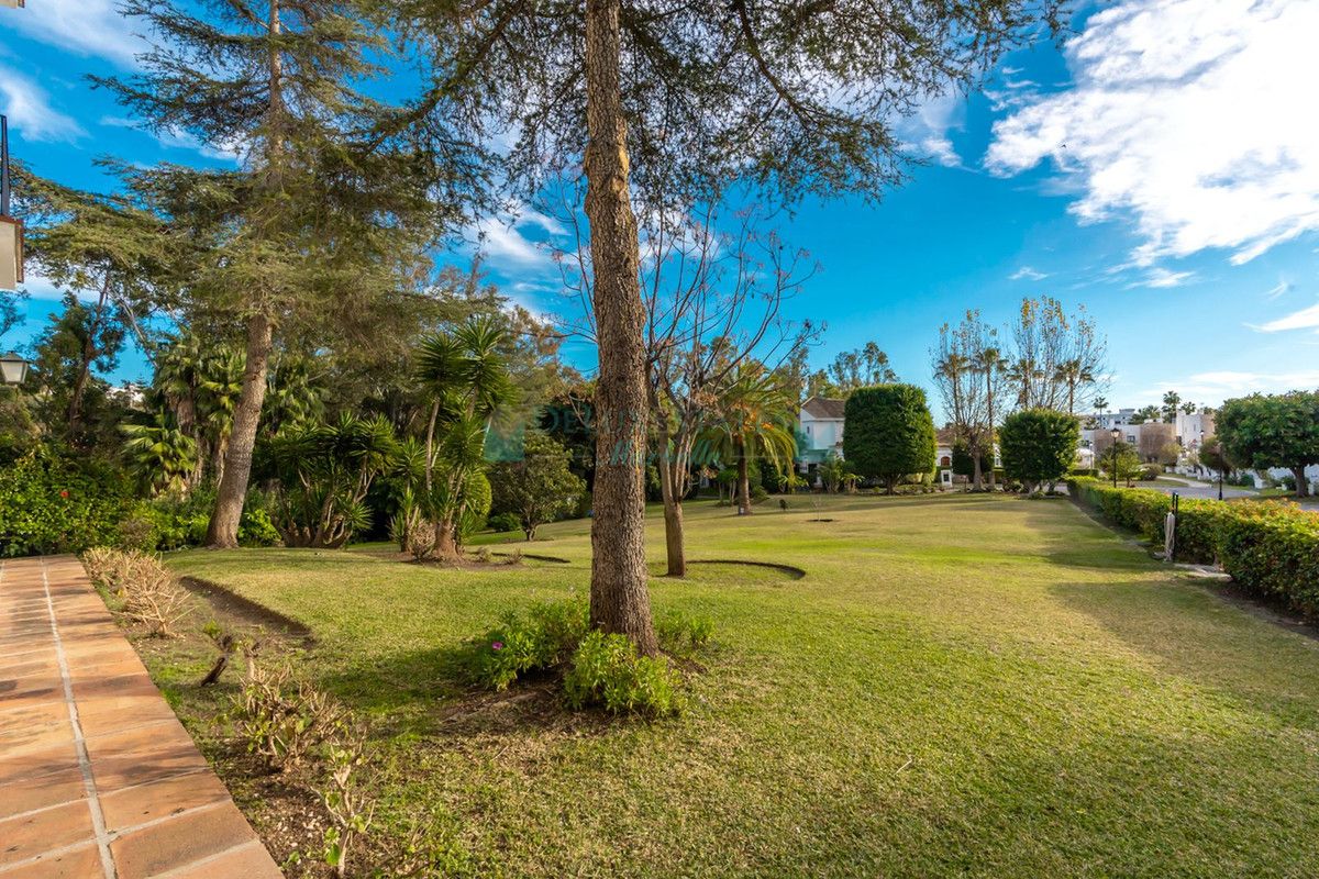 Ground Floor Apartment for sale in Nueva Andalucia