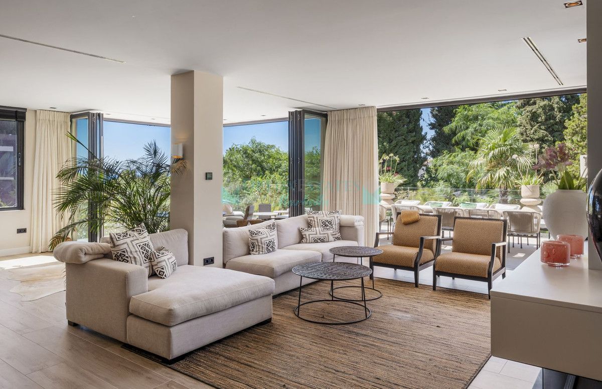 Villa en venta en El Rosario, Marbella Este