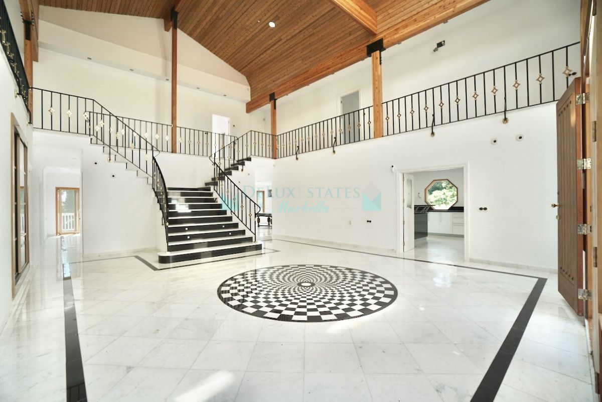 Villa for sale in Benahavis