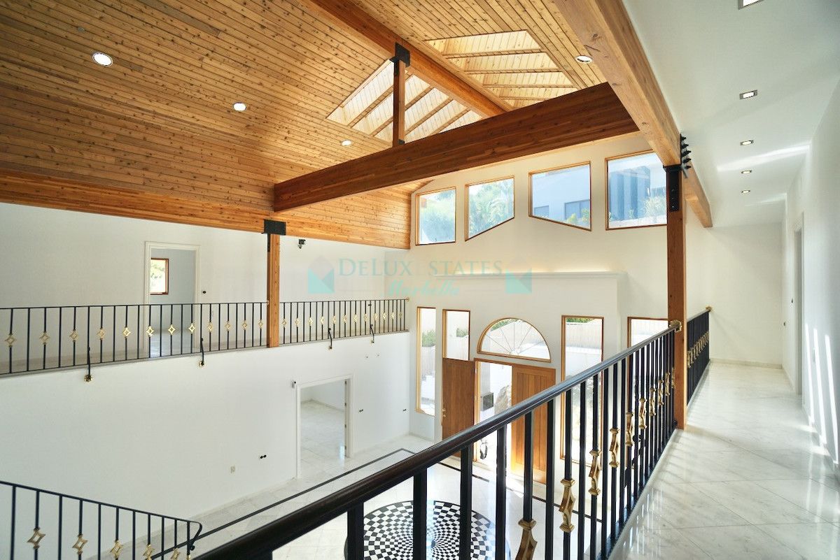 Villa for sale in Benahavis