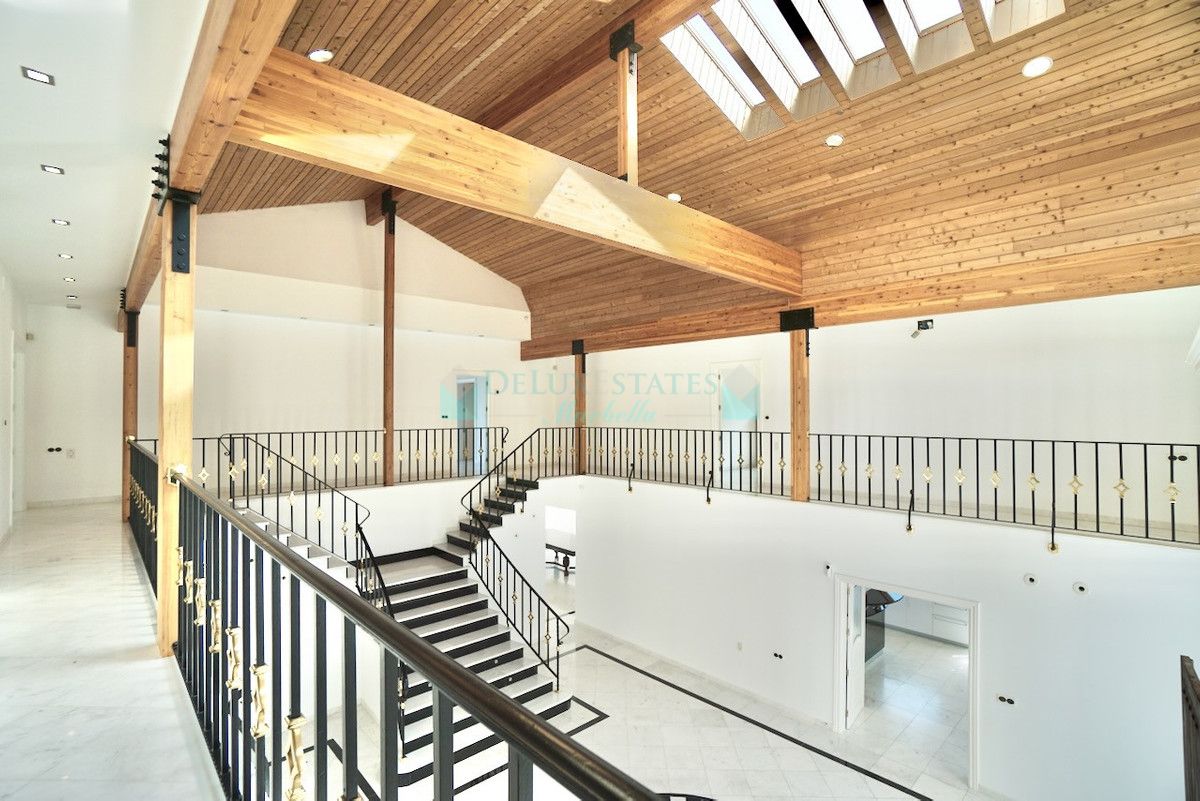 Villa for sale in Benahavis